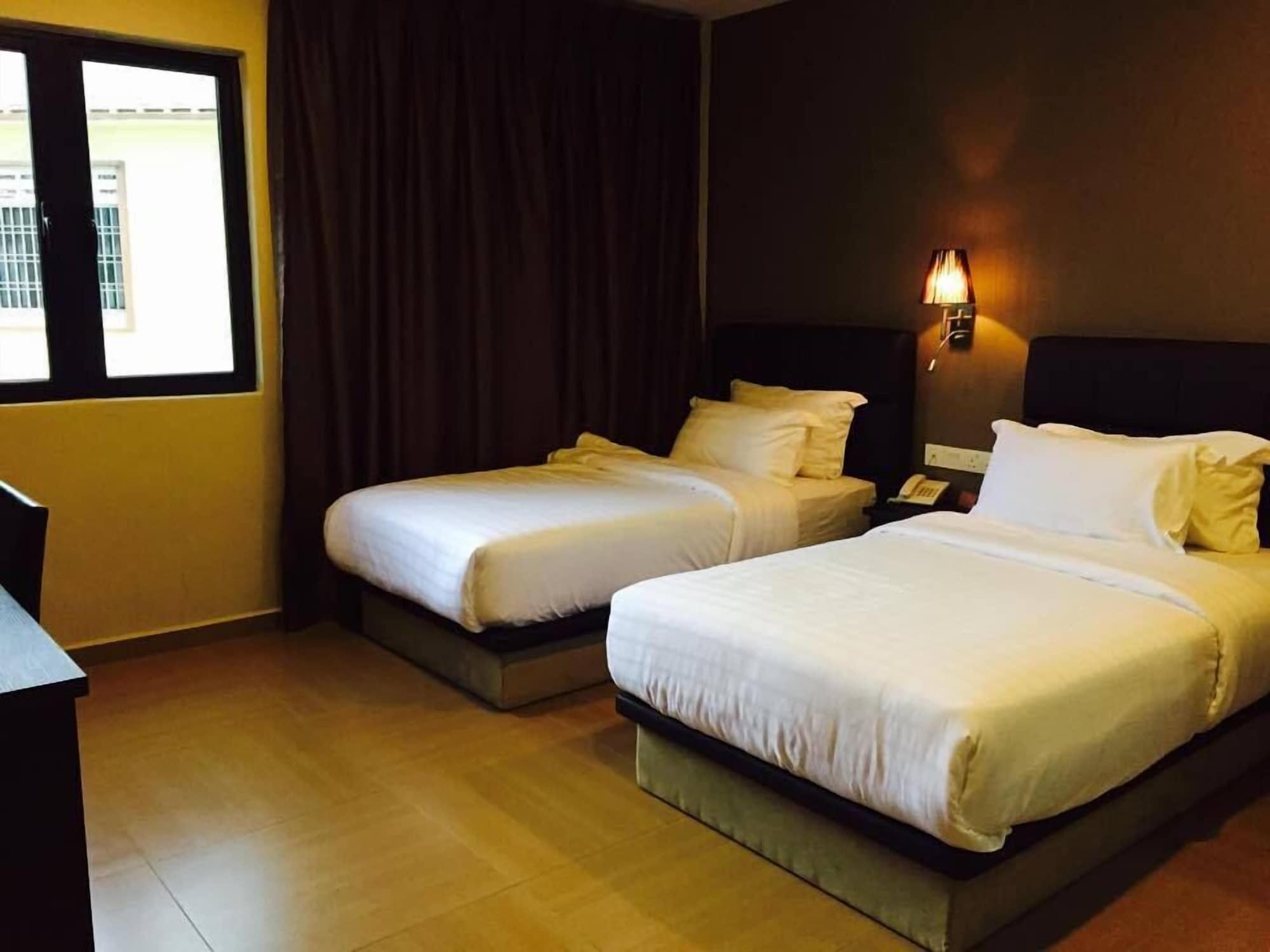 Gl Hotel Келуанг Екстериор снимка