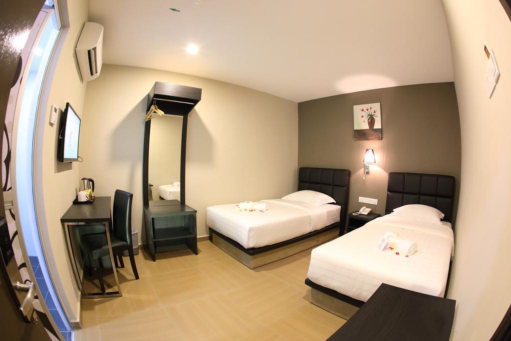 Gl Hotel Келуанг Екстериор снимка